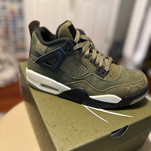 Nike Air Jordan Retro 4 - Used Like New condition - Box included. - Picture 1 of 4